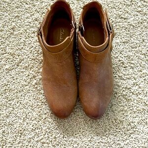 NWOT Clarks ankle boots